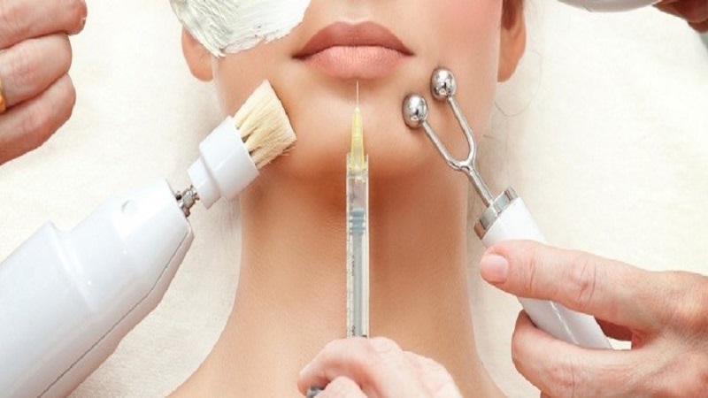چه زمانی به پزشک زیبایی مراجعه کنیم؟