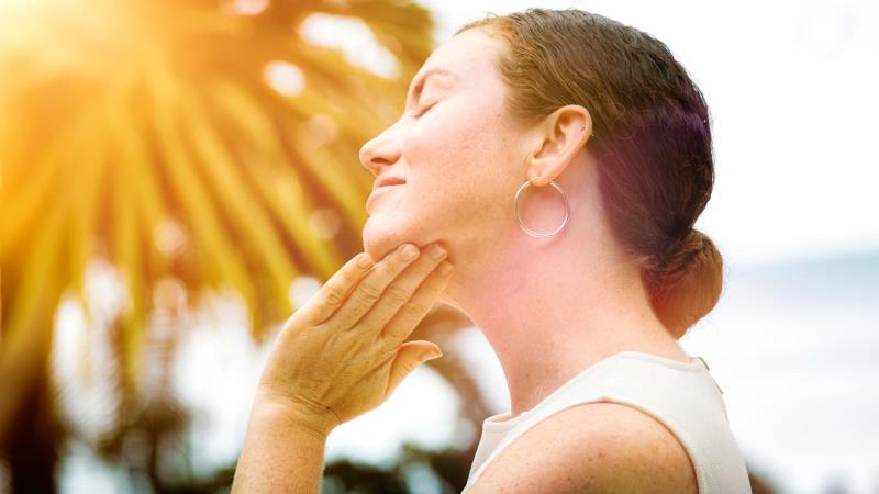 اهمیت و فواید ویتامین D برای پوست | پزشک زیبایی اصفهان